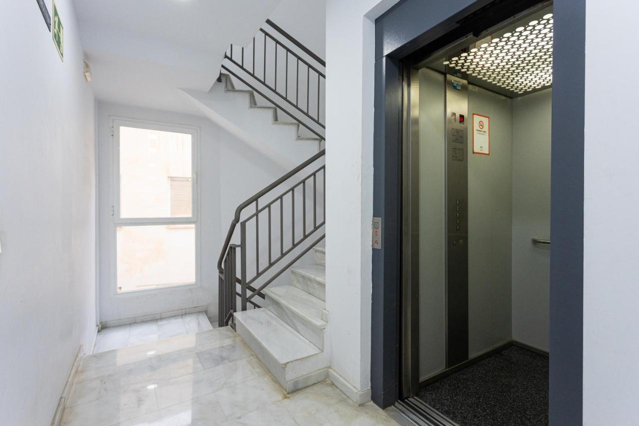 Holidays2Malaga Carrera Capuchinos Free Parking Aircon Downtown Buitenkant foto